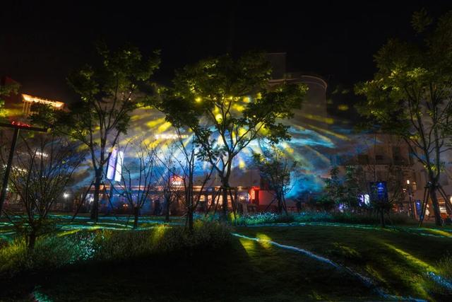 徐汇滨江打卡攻略上线！8大光影点位，五感沉浸式夜游太绝了