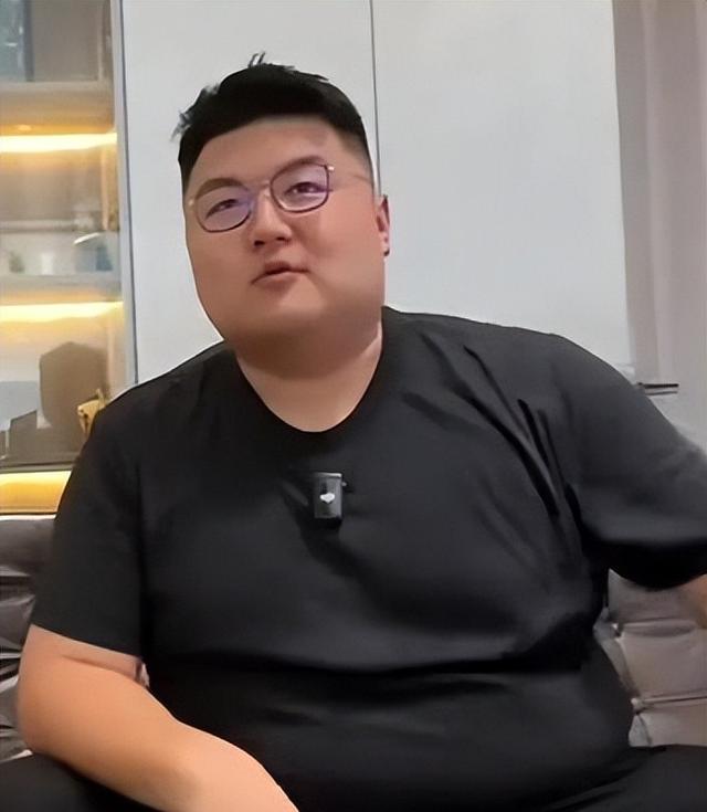 离婚真相曝光仅2个月，前妻高调官宣好消息，撕碎了猴哥仅剩体面