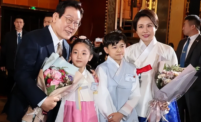 中韩已谈妥	，李在明通知全球，高市终于改口，不再奢求与中方见面