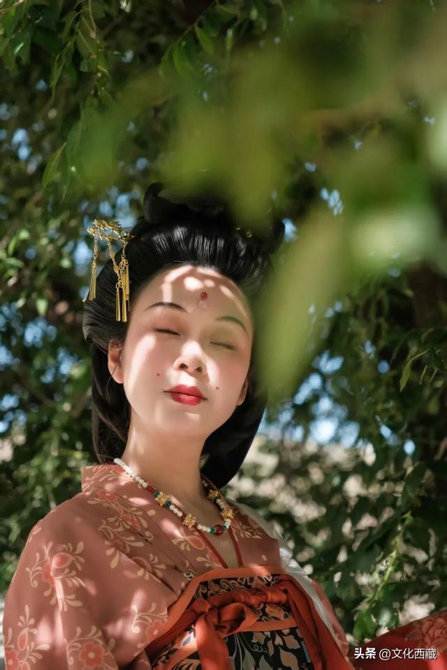 礼赞60年·我的西藏幸福映像 |穿上汉服走进哲蚌寺