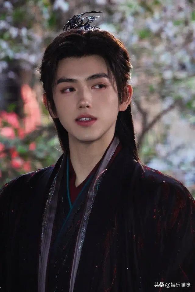 长得太美被导演占为己有，4年后生下大明星儿子，16岁开始争光了
