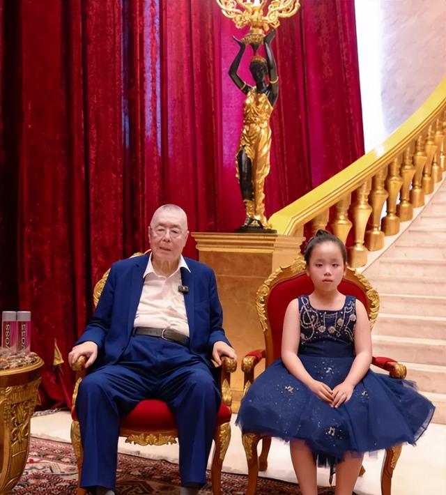 三婚娶小37岁徒弟，81岁生女，84岁生儿，如今住美国豪宅好不惬意