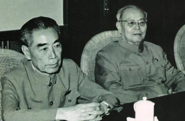 1976年，还在唐山视察的陈锡联接到华国锋电话：火速回京商量事情