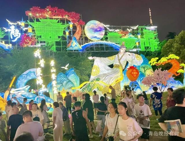 青岛之夏艺术灯会成岛城顶流，这里人“鼓”了，凑齐青岛消夏“四件套”！