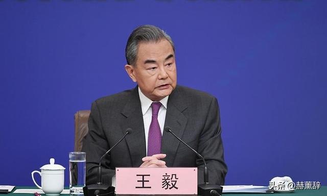 李在明拒绝出席中国阅兵，王毅挂断电话，送了韩国一句话