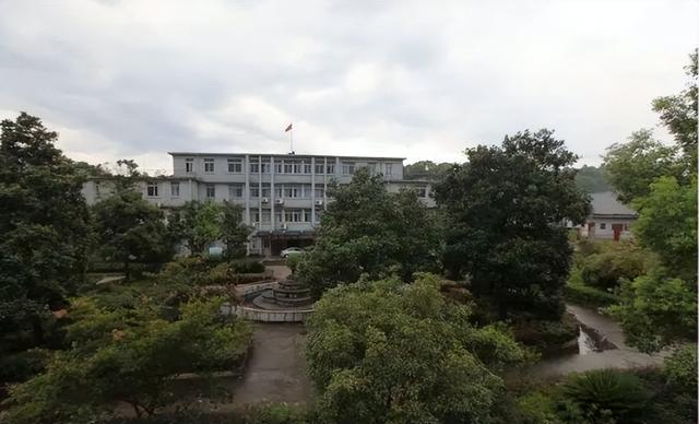 江西即将消失的矿山城，昔日辉煌拥有10万人，如今被遗弃满目荒芜