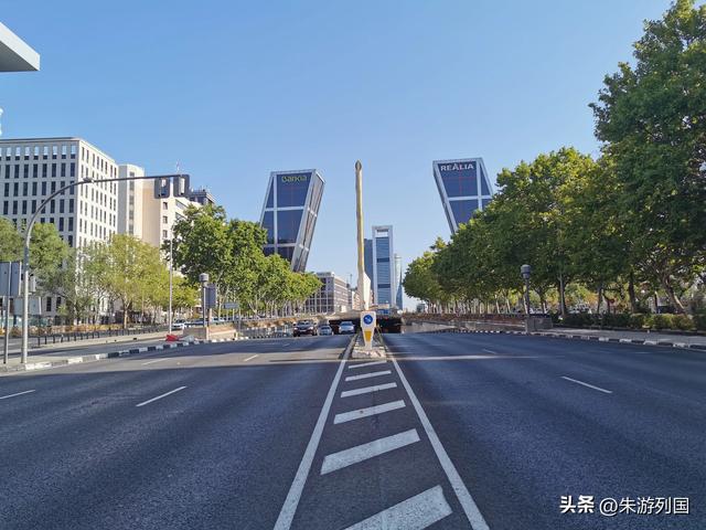西班牙自驾见闻，倾斜的欧洲门与孤独的中国女孩