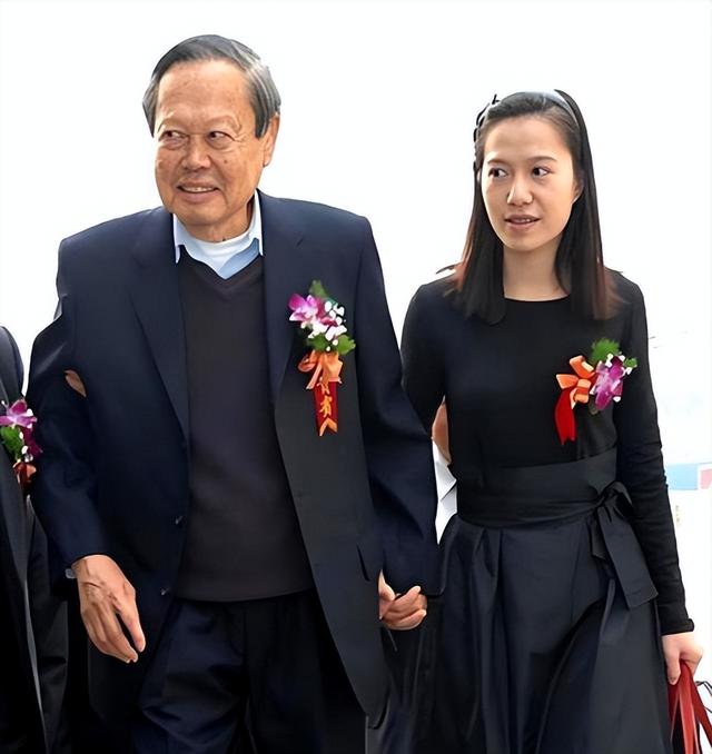 杨振宁妻子翁帆自白：为了丈夫的身体，我16年来都是早睡早起