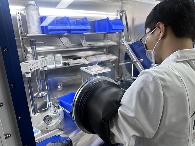 光界锡行团队突破SnO2国产化困境： 核心技术引领光伏材料革新