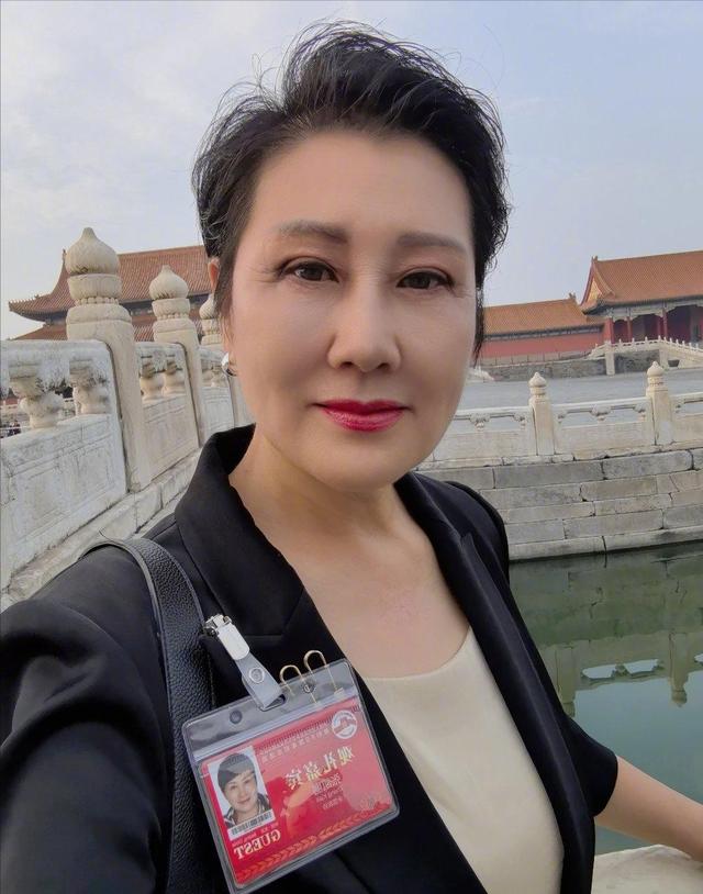63岁张凯丽也没想到，因阅兵上的一个举动，轻松实现“口碑逆转”