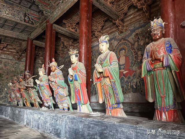 华严寺：“八大辽构”之七，拥有最美辽塑菩萨和最美古代书橱