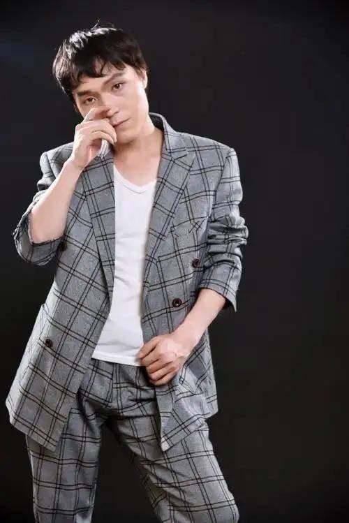 曝34岁知名演员已被枪毙！中国娱乐圈首例，倪大红、李雪健被牵连