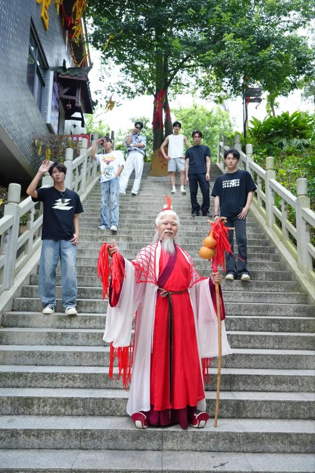 您的七夕男主角已就位！月老在线【包分配】，快来观音山解锁剧情
