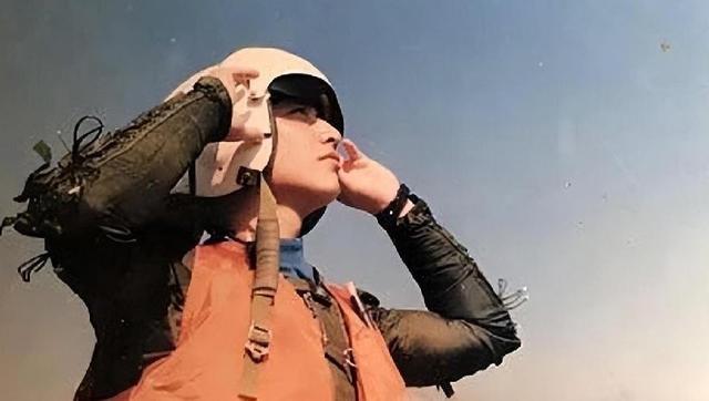 南海撞机王伟成功跳伞，为啥10万人都找不到他？直到20多年后才懂