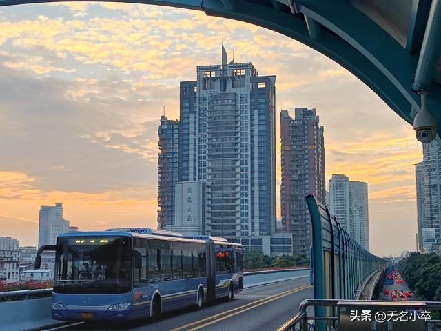 厦门BRT简直是快速公交的天花板，国内大城市应该大力推广