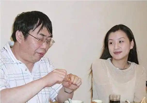 聂卫平去世仅2天，恶心的一幕发生，私生活被扒	，郎平也受牵连