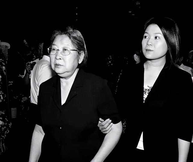 1981年，李敏拒绝看望贺子珍，与丈夫发生争吵，事后：我有苦难言