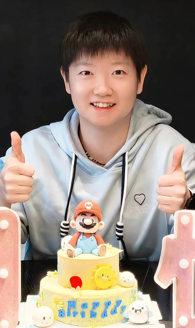 11.4日，莎莎在北京出发，莎莎发文感谢大家的生日祝福