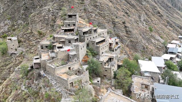 四川深山发现“石头堡垒”，攻防兼具有奥秘，去看看到底都有啥？