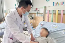 解除肾脏“危机”，微创手术帮男孩修好尿路“阀门”图片