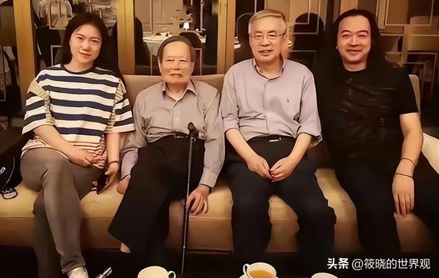 49岁的翁帆也没想到，杨振宁去世后，竟因一个举动实现口碑暴涨