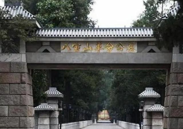 2007年，韩岫岩因病去世，临终前最后一句话：王近山是我的好朋友