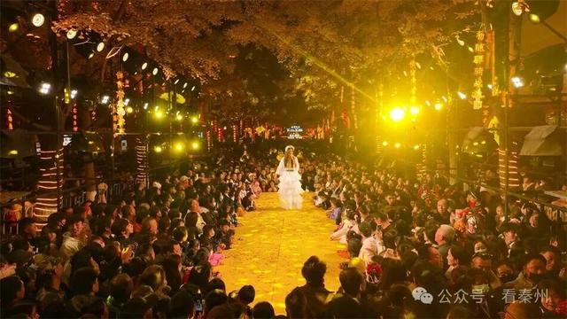 比人山人海还火爆的场面！就在天水“黄金大道”…