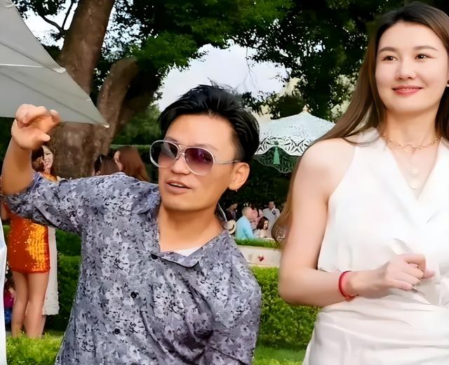 送走马蓉又迎来冯清，可怜倒霉的王宝强，终究逃不出“女人坑”