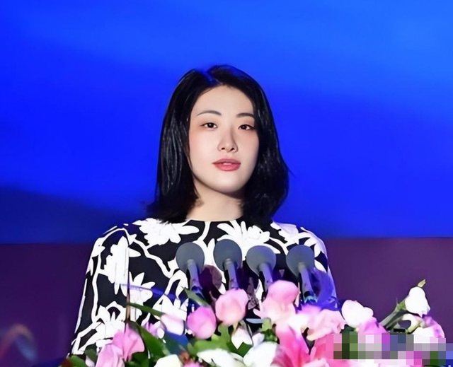 宗馥莉终于发声，凭几句话就“掌控全局”，难怪杜健英不是她对手