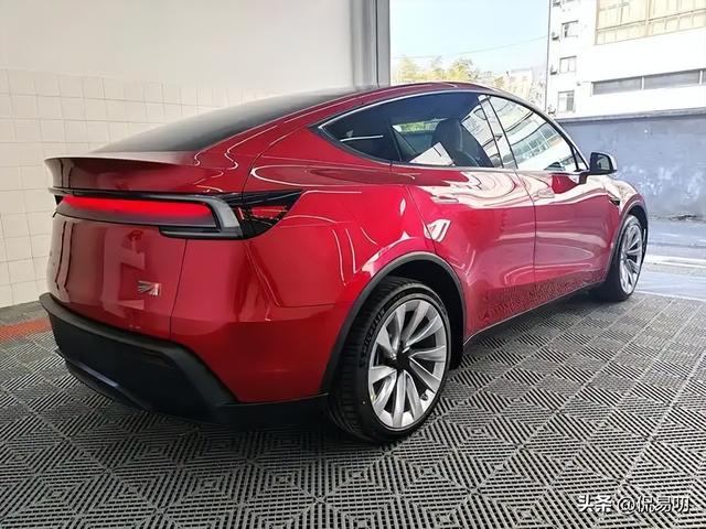 39990美元ModelY来了！减配降价仍难破局，特斯拉困在哪？