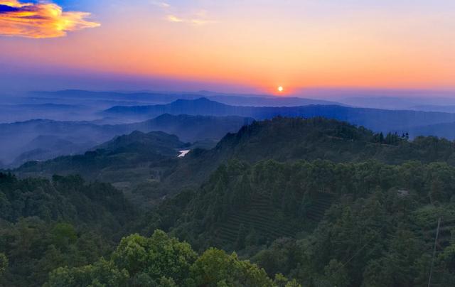 神奇骆崃山 ， 99匹骏马想与你相见