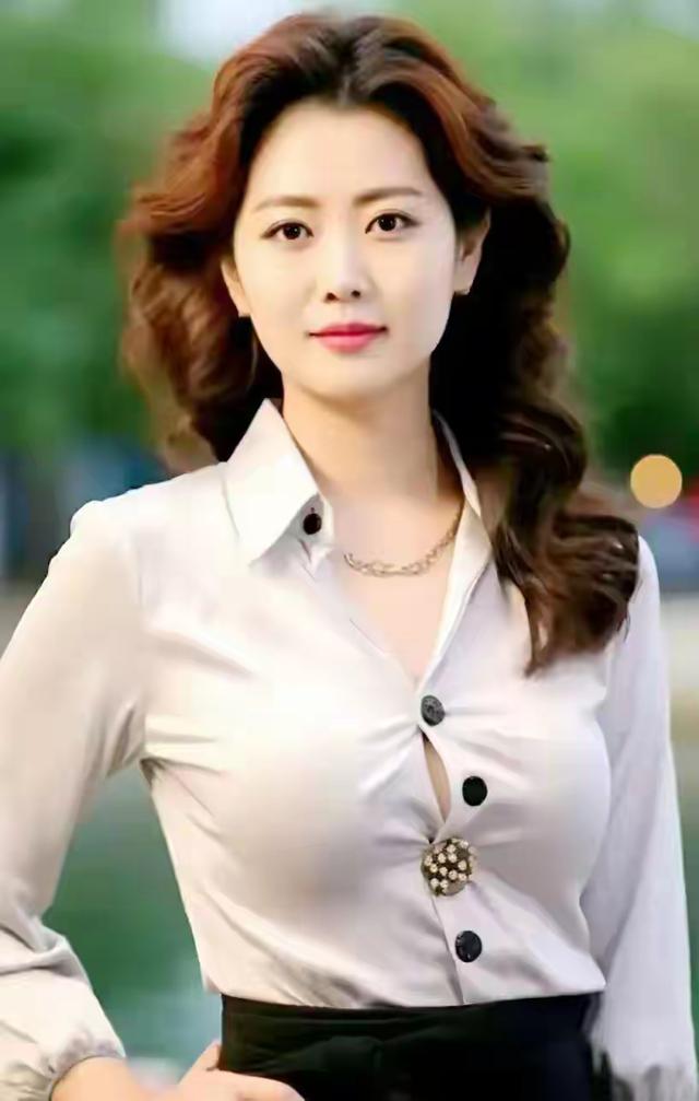 女人搔不搔，花心不花心，别只看穿着露不露，而是看这四点