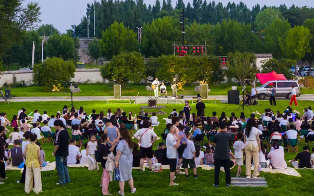 周末游济宁丨兖州牛楼小镇秋日音乐会：与音符的浪漫之约