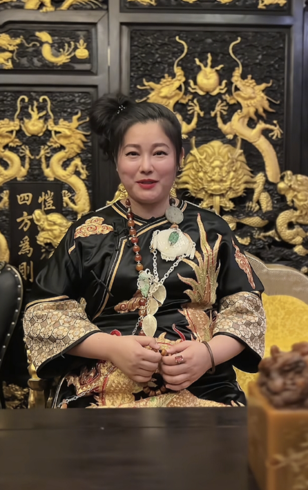于娜印小天国庆节相聚，昔日女神变成胖大婶，印小天苍老又憔悴