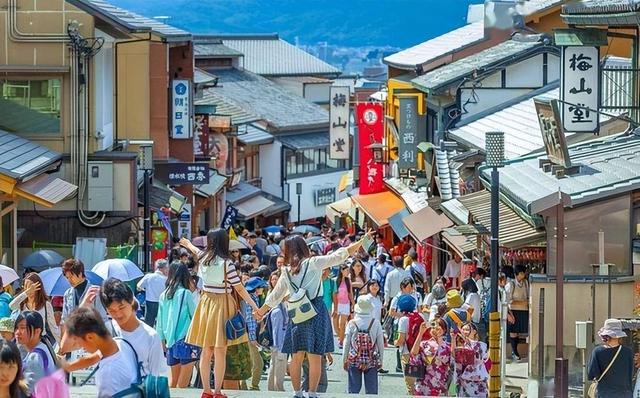 中国游客玩起了“平衡术”：东亚东南亚旅游格局变了