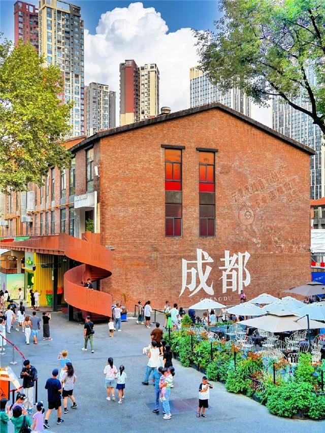 成都 6 大暑期主题游：在烟火与诗意里，解锁夏日限定浪漫
