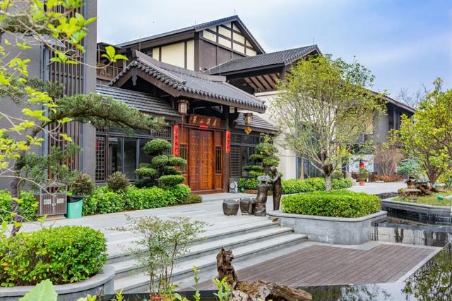 5分钟到达新兴南站！凭高铁票住房享9折优惠、泡汤泉低至¥48元/人！来禅域小镇玩转两天一夜！