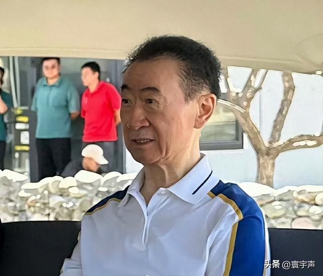 首富到“限高”，王健林和万达站在“悬崖”边上，债务能否摆脱？