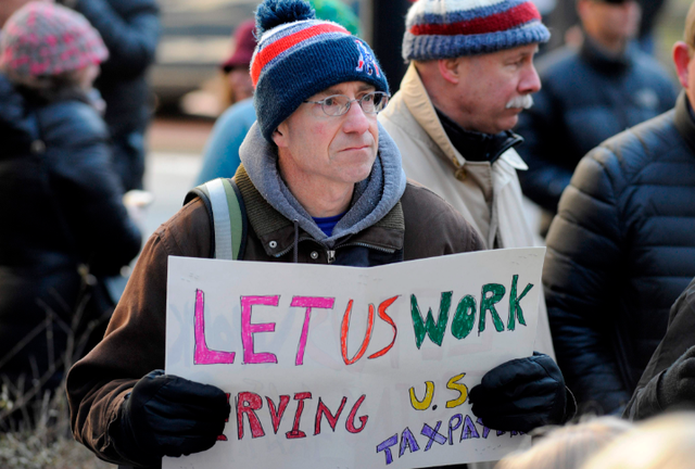美国政府停摆超40天，现在的危险状况	，已经脱离了特朗普的掌控