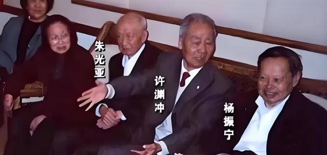 21年相伴，她陪他走完最后一程，谁懂这份沉默的爱？