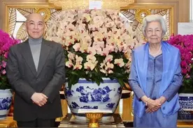 88岁柬埔寨太后在北京过妇女节！和国王共餐很温馨，吃得很清淡呢图片