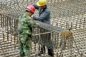 别人给钢筋工290元/天，生产经理非要给350元/天，项目人员很不解图片