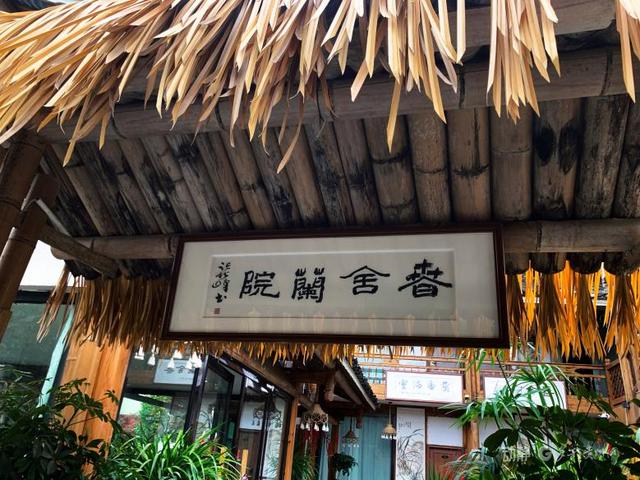 一桥一溪一楼间，侗寨深处的诗意栖居