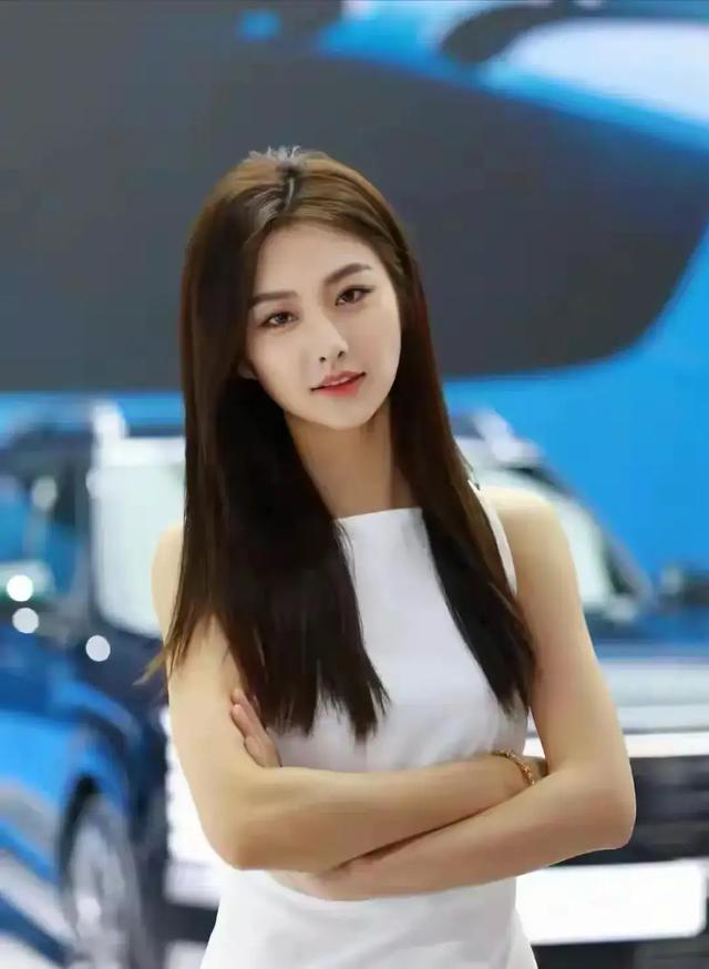 苏一宁,身高177厘米,体重56公斤，车模姐姐，人称少妇天花板