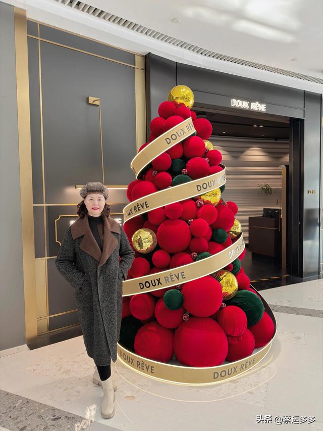 在北外滩，与圣诞和黄浦江撞个满怀