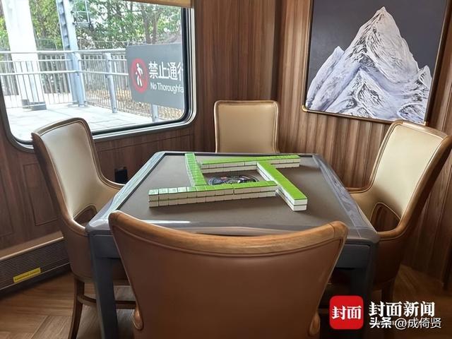 全家26人花96万坐熊猫专列，质疑餐食与宣传不符，旅行社回应