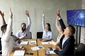 11句震撼2025年会文案，刷新你的工作态度，领导们一定爱！图片