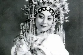 “评剧皇后”小白玉霜有多美？明眸皓齿绰约多姿，45岁含冤自尽！图片