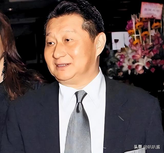 包养情人无数，娶初中同学女儿为妻，玩老婆闺蜜，嗜色如命的富豪