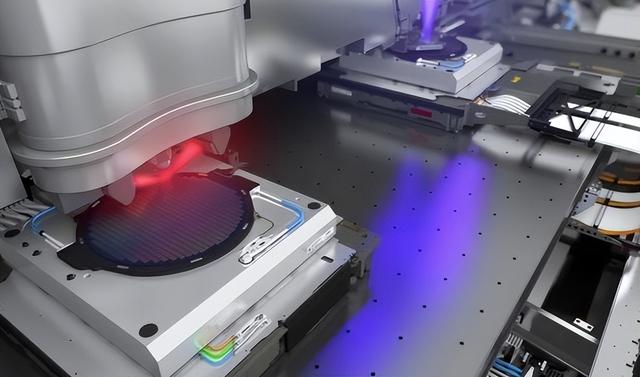 荷兰EUV光刻机上有中国零部件吗？若学美国一样断供，有什么后果